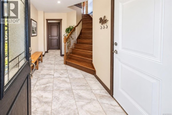 Entrance - 850 Lorne White Pl, Ucluelet, BC V0R3A0 Photo 2
