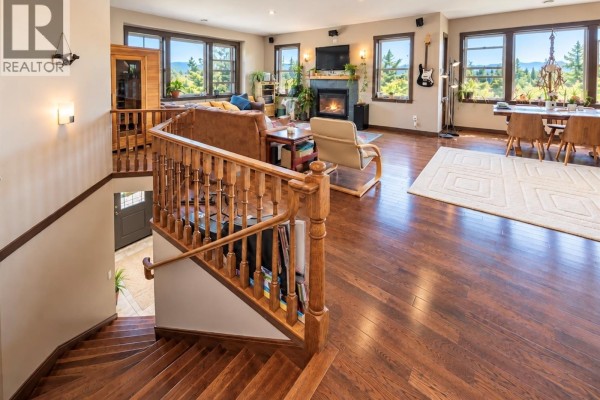 Primary Bedroom - 850 Lorne White Pl, Ucluelet, BC V0R3A0 Photo 4