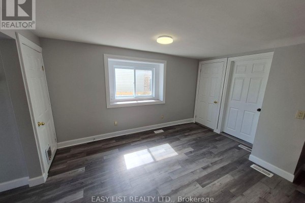 Living room - 850 St Marys Street, Peterborough, ON K9J4H5 Photo 5