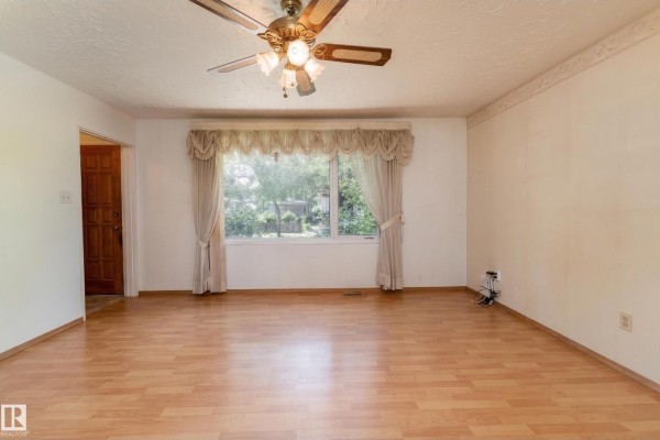 Bedroom 2 - 8502 76 Av Nw, Edmonton, AB T6C0J3 Photo 5