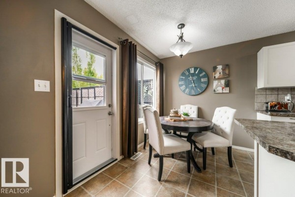 Primary Bedroom - 8507 2 Av Sw, Edmonton, AB T6X1H5 Photo 4