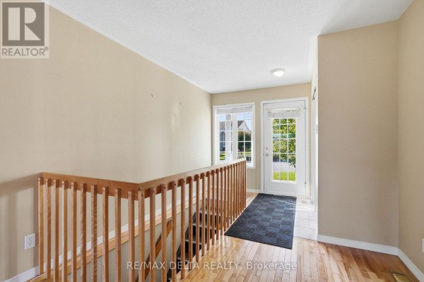 Foyer - 851 Nelson Street W, Hawkesbury, ON K6A3T3 Photo 4