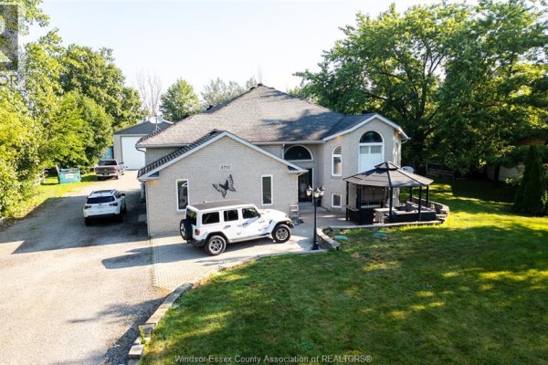 5pc Bathroom - 8510 Baseline Road, Windsor, ON N0R1K0 Photo 2