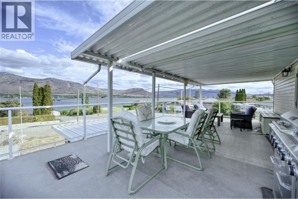 Living room - 8516 12th Avenue, Osoyoos, BC V0H1V1 Photo 3
