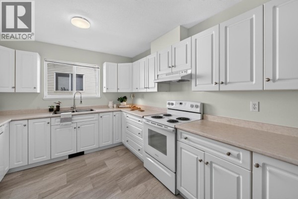 Kitchen - 8516 86 Street, Fort St  John, BC V1J6Y7 Photo 4