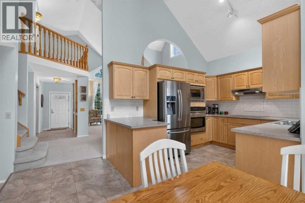 4pc Bathroom - 8516 Hawkford Gate Nw, Calgary, AB T3G2Y4 Photo 3
