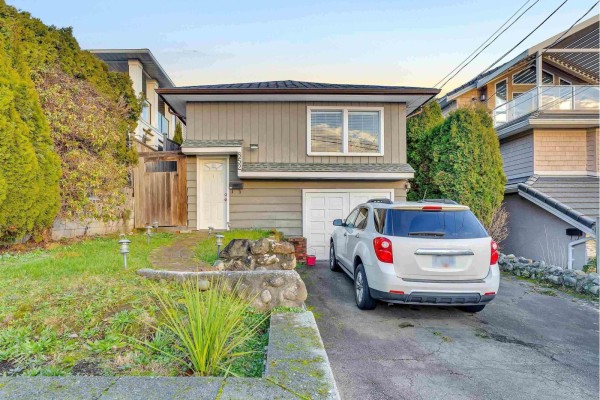 852 Stevens Street, White Rock, BC V4B4X2 Photo 2