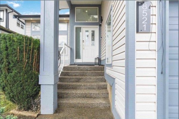 8521 168 Street, Surrey, BC V4N5A6 Photo 2