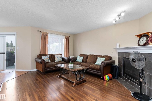 Primary Bedroom - 8521 8 Av Sw, Edmonton, AB T6X1G6 Photo 4