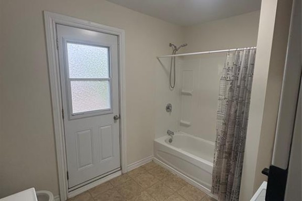 853 Pillette Unit# 2, Windsor, ON N8Y3B4 Photo 4