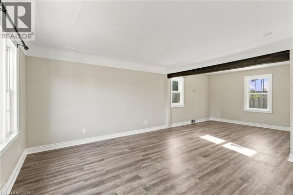 Bedroom - 8541 Airport Road, Mount Hope, ON L0R1W0 Photo 5