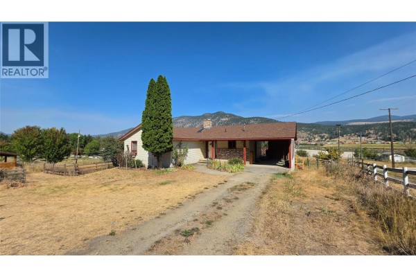 4pc Bathroom - 8544 Westsyde Road, Kamloops, BC V2B8S3 Photo 4