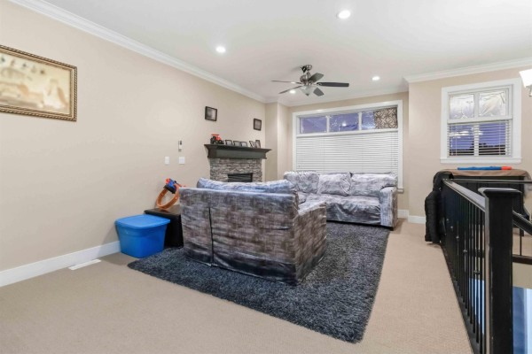 8546 Alexandra Street, Mission, BC V4S1A2 Photo 2
