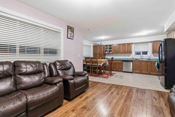 8546 Alexandra Street, Mission, BC V4S1A2 Photo 4