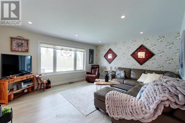 855 17th Street, Hanover, ON N4N3B8 Photo 4