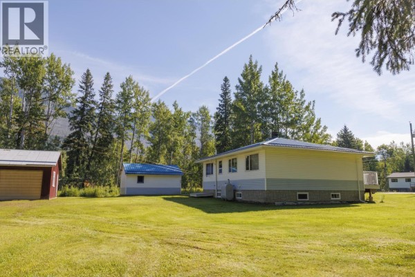 Living room - 855 Bridge Road, Mcbride, BC V0J2E0 Photo 4