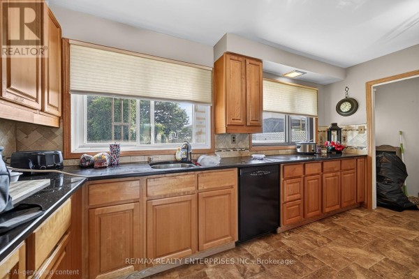 Kitchen - 855 Howe Terrace, Prescott, ON K0E1T0 Photo 5
