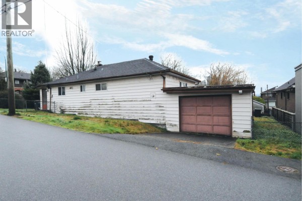 855 Macdonald Avenue, Burnaby, BC, photo 2