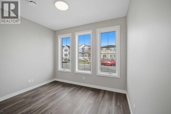Living room - 8561 Huxbury Drive Ne, Calgary, AB T2A4Y1 Photo 5