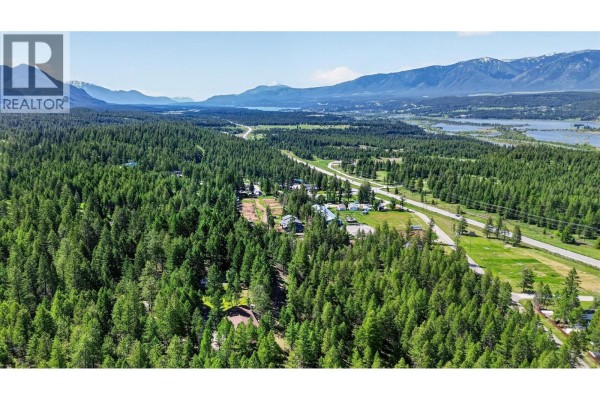 Full bathroom - 8566 Eacrett Road, Dry Gulch, BC V0A1K2 Photo 5