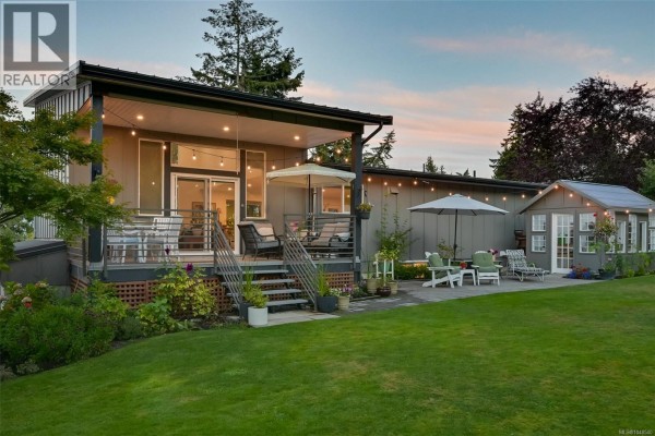 8566 Moxon Terr, North Saanich, BC, photo 2
