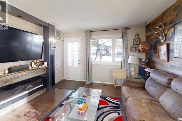 Kitchen/Dining room - 857 Macklem Drive, Saskatoon, SK S7L4K1 Photo 2