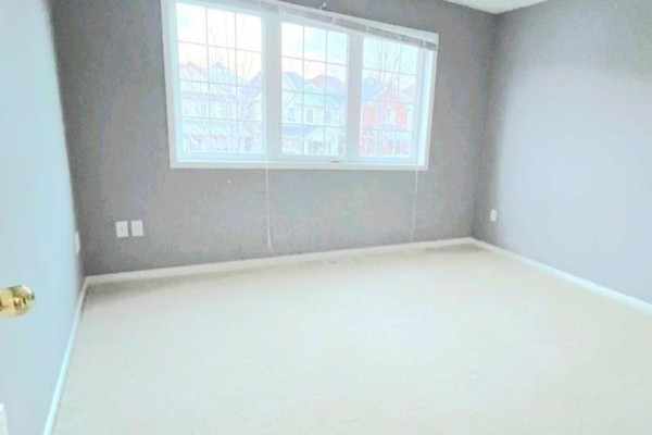 857 Taggart Crescent, Oshawa, ON L1K0E6 Photo 3