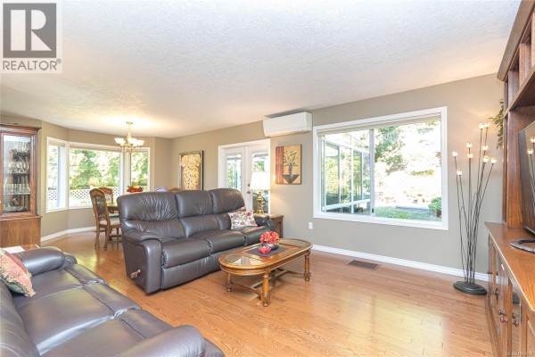 Sunroom - 8571 Kingcome Cres, North Saanich, BC V8L5B8 Photo 4