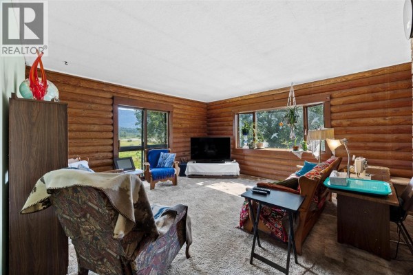 Unfinished Room - 8572 Yellowhead Highway S, Little Fort, BC V0E2C0 Photo 4