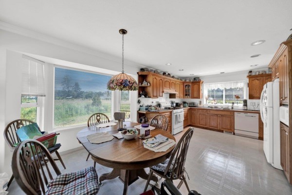 8577 184 Street, Surrey, BC V4N6G4 Photo 4