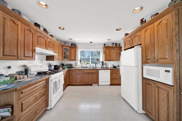 8577 184 Street, Surrey, BC V4N6G4 Photo 5