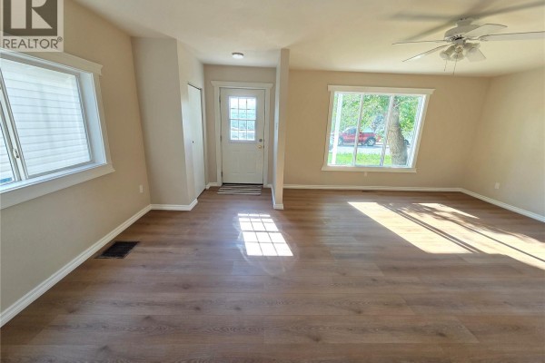 Living room - 859 Cartier Avenue, Moose Jaw, SK S6H1L9 Photo 2