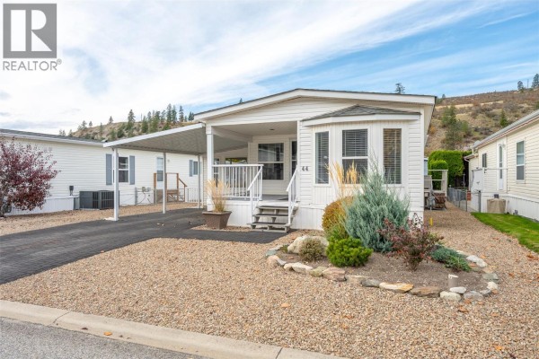 5pc Ensuite bath - 8598 Highway 97 Unit# 44, Oliver, BC V0H1T2 Photo 3