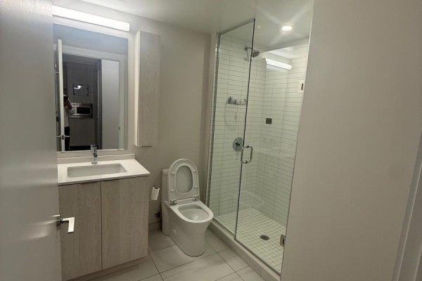 411 - 86 Dundas Street E, Mississauga, ON L5A0B1 Photo 5