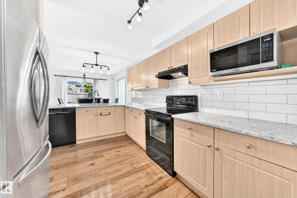 Kitchen - 86 Eastgate Wy, St  Albert, AB T8N7K1 Photo 3
