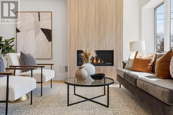 Living room - 86 Edgecroft Road, Toronto, ON M8Z2C3 Photo 5