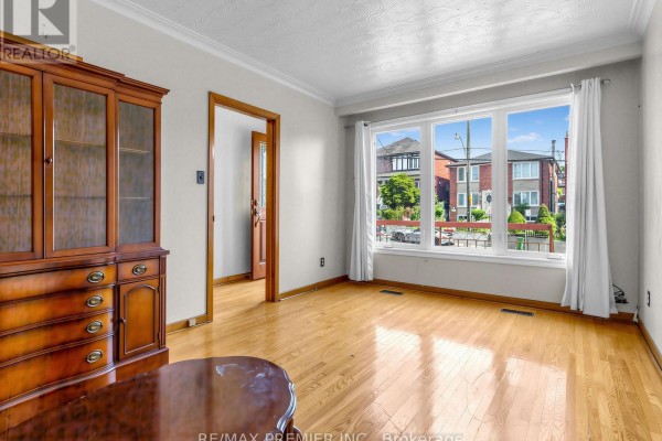 86 Gilbert Avenue, Toronto, ON M6E4W1 Photo 3