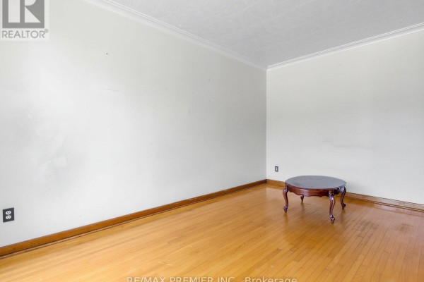 86 Gilbert Avenue, Toronto, ON M6E4W1 Photo 4