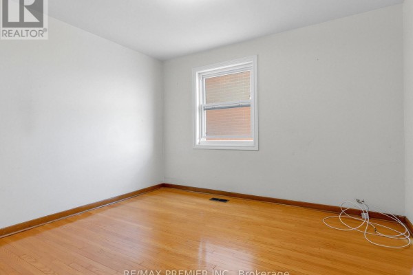 86 Gilbert Avenue, Toronto, ON M6E4W1 Photo 5
