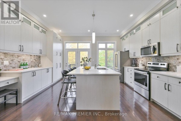 Kitchen - 86 Golden Trail, Vaughan, ON L6A5A1 Photo 5