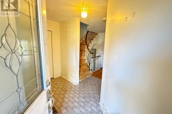 86 Hummingbird Crescent, Ottawa, ON K2J3A1 Photo 4