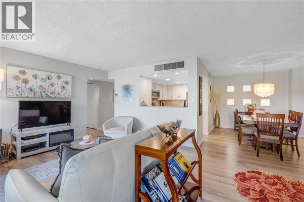 4pc Ensuite bath - 86 Lakeshore Drive Unit# 202, Penticton, BC V2A1B5 Photo 5