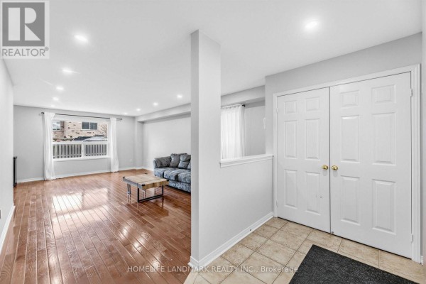 Living room - 86 Laurier Avenue, Richmond Hill, ON L4E4P6 Photo 5