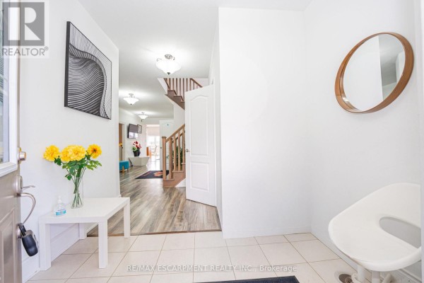 Living room - 86 Sunset Way, Thorold, ON L0S1A0 Photo 3