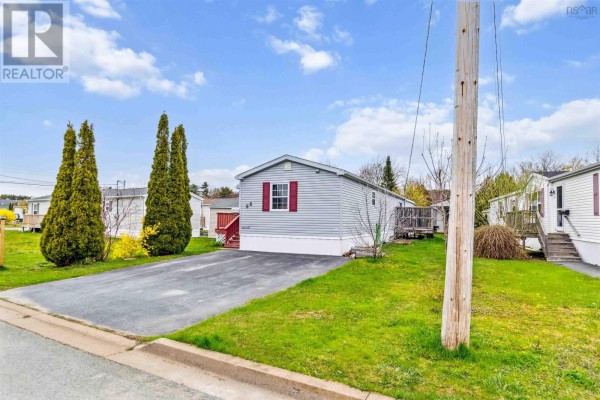 Living room - 86 Thomson Drive, Bridgewater, NS B4V3X5 Photo 2