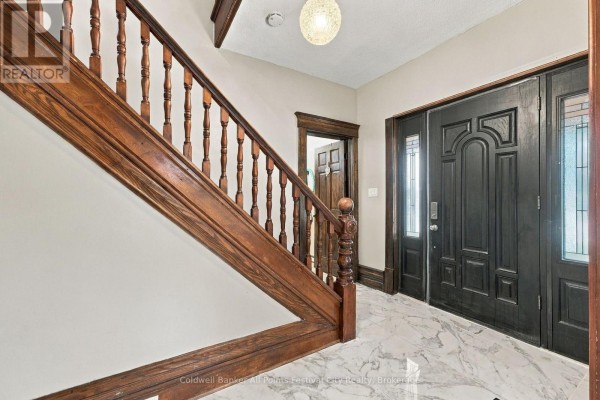 Mud room - 86 Toronto Street, Goderich), ON N7A2Z2 Photo 5