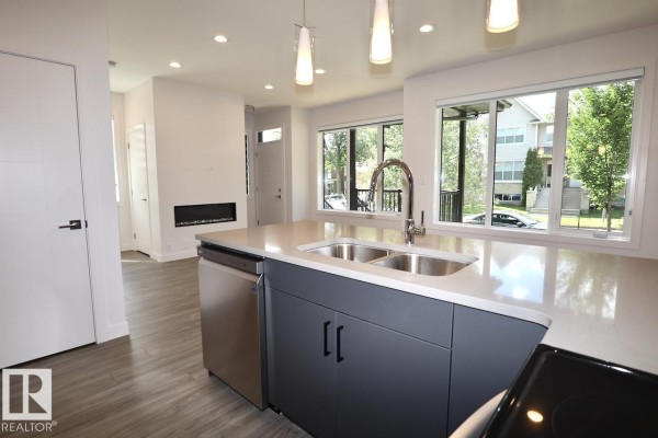 8603 108a St Nw Nw, Edmonton, AB T6E4M7 Photo 4