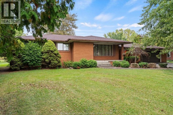 4pc Bathroom - 8605 Snake Lane, Lasalle, ON N9A6Z6 Photo 2