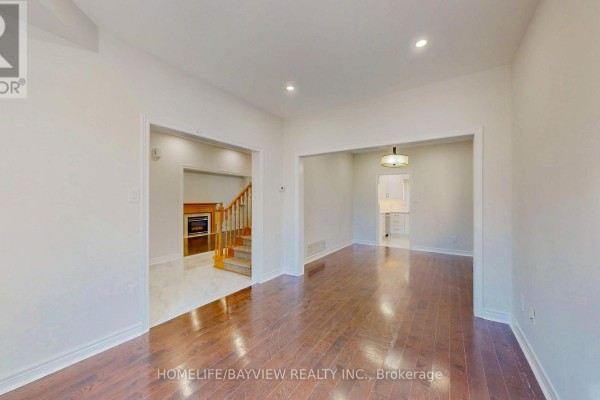 861 Surin Court, Newmarket, ON L3Y8R3 Photo 5