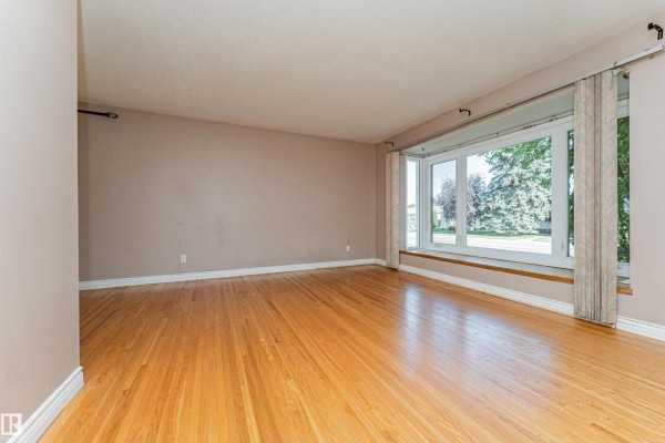 Primary Bedroom - 8610 157 St Nw, Edmonton, AB T5R2A5 Photo 5